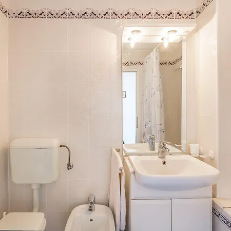 50 Meter Bis Zum Mit Meerblick, Kueche, Wlan, Klima Apartment Pula