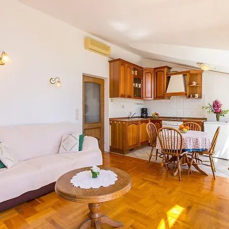 50 Meter Bis Zum Mit Meerblick, Kueche, Wlan, Klima Pula