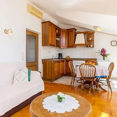 50 Meter Bis Zum Mit Meerblick, Kueche, Wlan, Klima Apartment