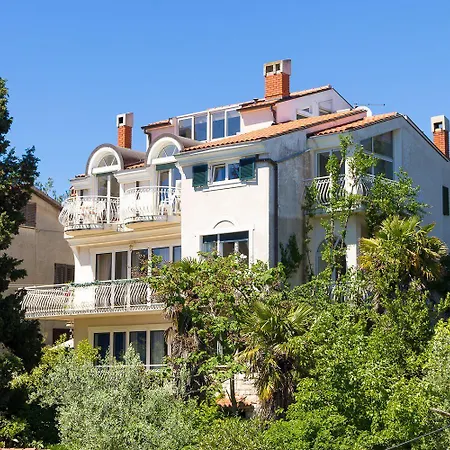 Apartment 50 Meter Bis Zum Mit Meerblick, Kueche, Wlan, Klima Pula